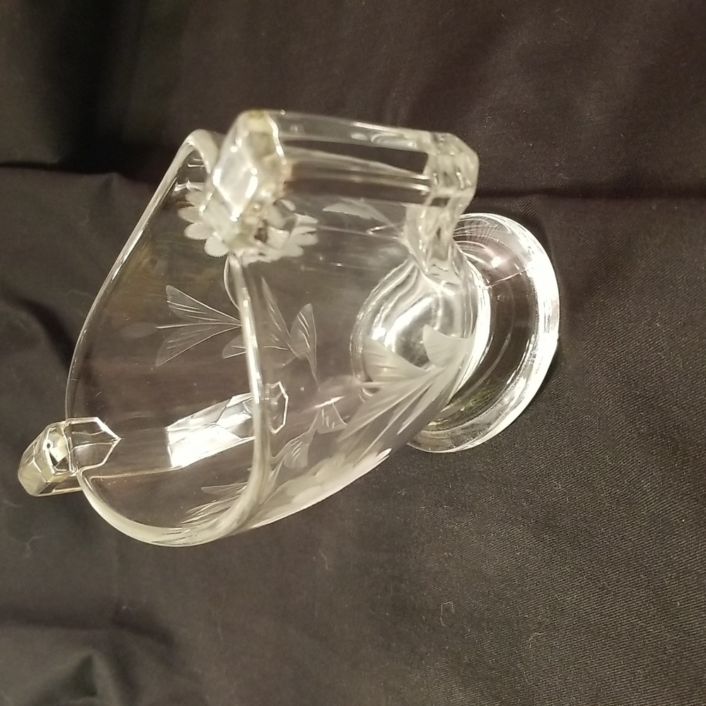 Vintage Heisey Etched glass sugar and cream set - Picture 3 of 15
